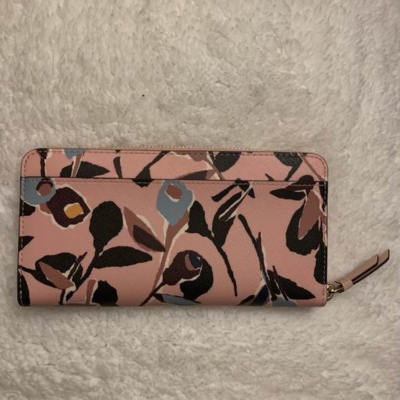 Donated - Kate Spade wallet - Picture 3 of 5